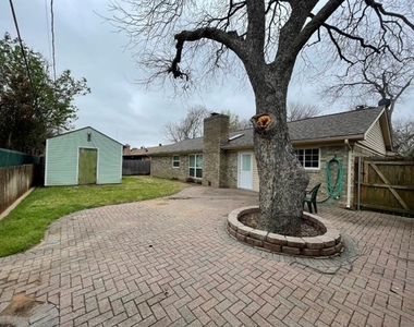 1905 Fox Hill Court - Photo Thumbnail 12