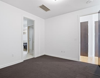 2600 W 7 Th Street - Photo Thumbnail 14