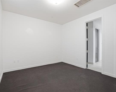 2600 W 7 Th Street - Photo Thumbnail 13