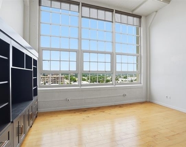 2600 W 7 Th Street - Photo Thumbnail 2