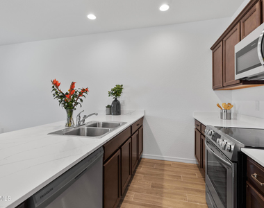 15636 N 29th Street - Photo Thumbnail 7