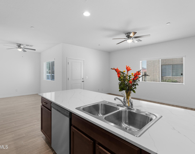 15636 N 29th Street - Photo Thumbnail 8