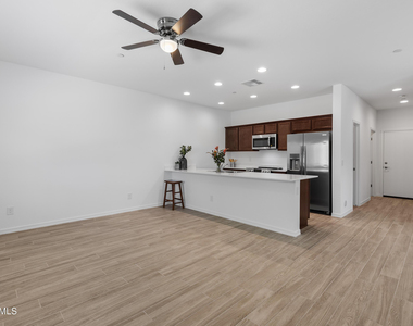 15636 N 29th Street - Photo Thumbnail 4