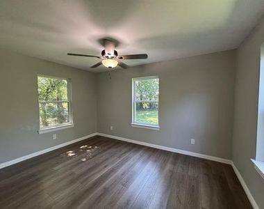 113 W Mt Vernon Street - Photo Thumbnail 5