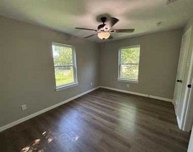 113 W Mt Vernon Street - Photo Thumbnail 4
