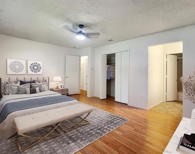 7002 Lincoln Drive - Photo Thumbnail 14
