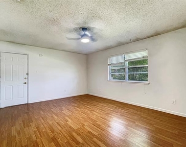 7002 Lincoln Drive - Photo Thumbnail 15