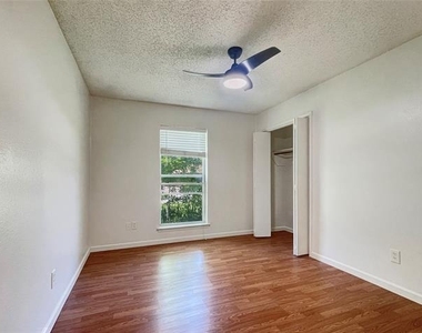 7002 Lincoln Drive - Photo Thumbnail 16
