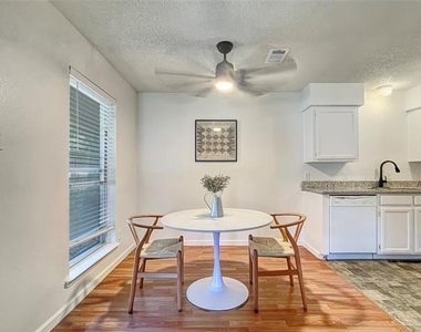 7002 Lincoln Drive - Photo Thumbnail 9