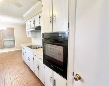 1703 Pecan Park Drive - Photo Thumbnail 8