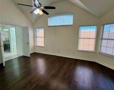 555 Southridge Way - Photo Thumbnail 27