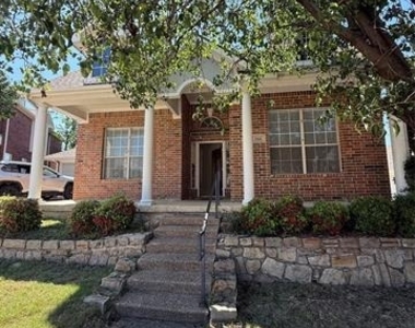 555 Southridge Way - Photo Thumbnail 1