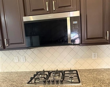 555 Southridge Way - Photo Thumbnail 21