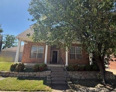 555 Southridge Way - Photo Thumbnail 2