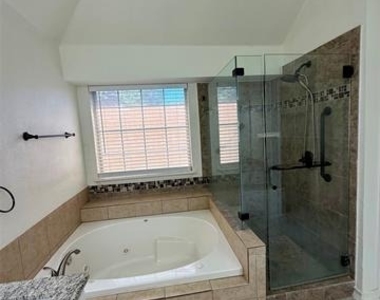 555 Southridge Way - Photo Thumbnail 32