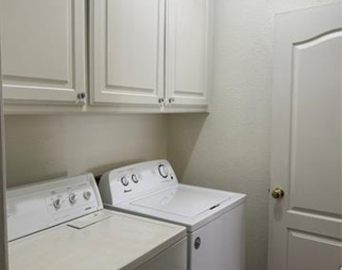 555 Southridge Way - Photo Thumbnail 35