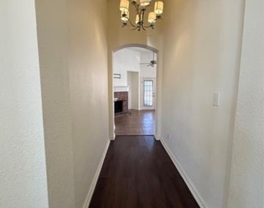 555 Southridge Way - Photo Thumbnail 11