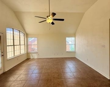 555 Southridge Way - Photo Thumbnail 26