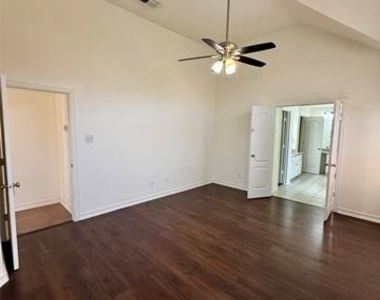 555 Southridge Way - Photo Thumbnail 29