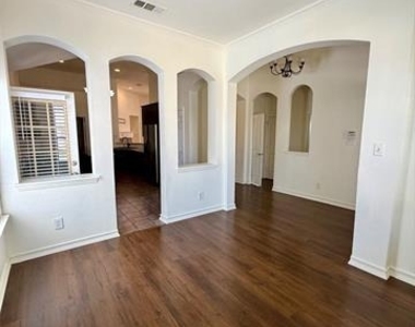 555 Southridge Way - Photo Thumbnail 18