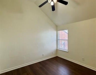 555 Southridge Way - Photo Thumbnail 16