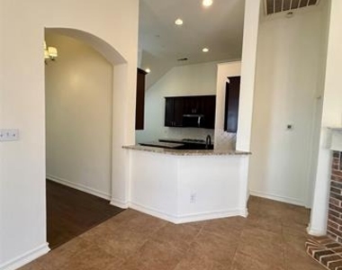 555 Southridge Way - Photo Thumbnail 25