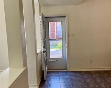 555 Southridge Way - Photo Thumbnail 19