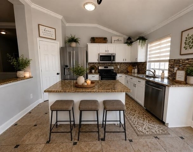 813 Essex Drive - Photo Thumbnail 4