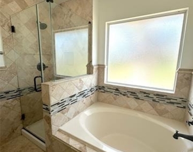 813 Essex Drive - Photo Thumbnail 7