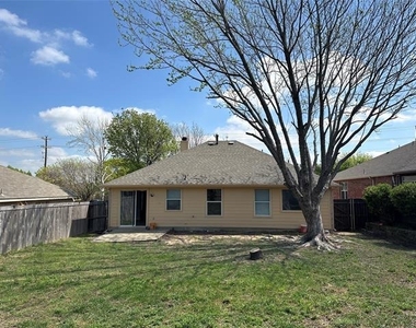 813 Essex Drive - Photo Thumbnail 11