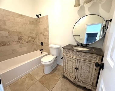 813 Essex Drive - Photo Thumbnail 10
