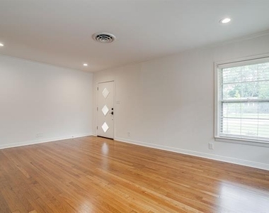 2812 Ryan Place Drive - Photo Thumbnail 5