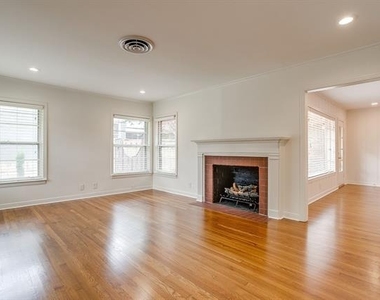 2812 Ryan Place Drive - Photo Thumbnail 4