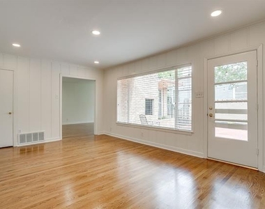 2812 Ryan Place Drive - Photo Thumbnail 7