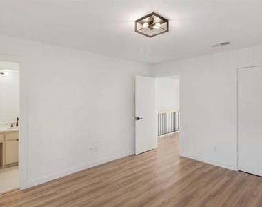 3633 Asbury Street - Photo Thumbnail 14