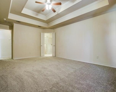 1708 Rockview Drive - Photo Thumbnail 11
