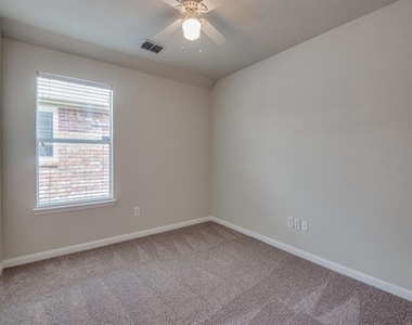 11728 Netleaf Lane - Photo Thumbnail 8