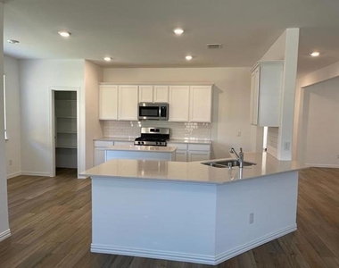 1115 Mahogany Lane - Photo Thumbnail 2