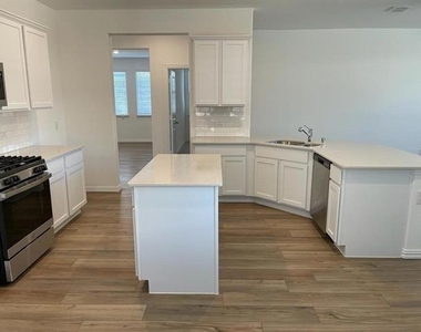 1115 Mahogany Lane - Photo Thumbnail 3