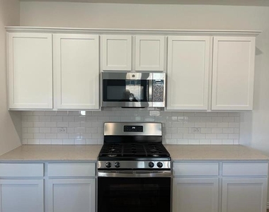 1115 Mahogany Lane - Photo Thumbnail 5