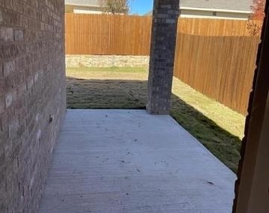 1115 Mahogany Lane - Photo Thumbnail 20