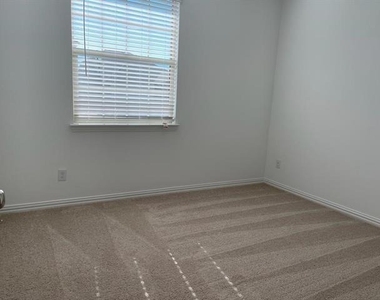 1115 Mahogany Lane - Photo Thumbnail 9