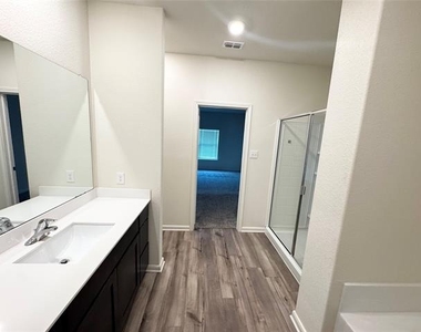 752 Saratoga Drive - Photo Thumbnail 7