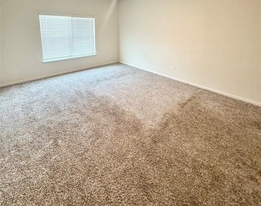 752 Saratoga Drive - Photo Thumbnail 3