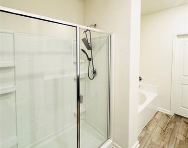 752 Saratoga Drive - Photo Thumbnail 4