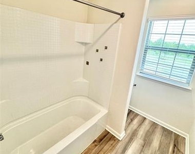 752 Saratoga Drive - Photo Thumbnail 10