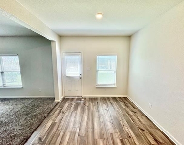 752 Saratoga Drive - Photo Thumbnail 2