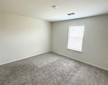 752 Saratoga Drive - Photo Thumbnail 14