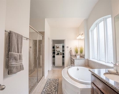 6213 Mickelson Way - Photo Thumbnail 8