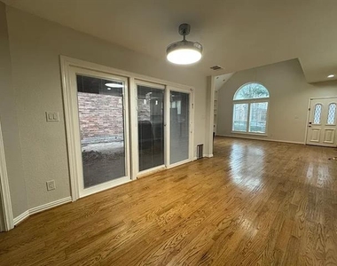 6015 Willow Wood Lane - Photo Thumbnail 4